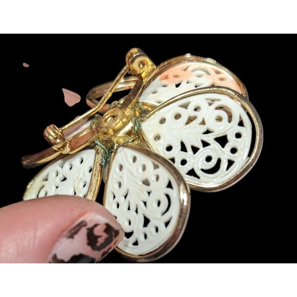 Vintage Floral Filigree White And Gold Tone Brooch - Picture 3 of 6